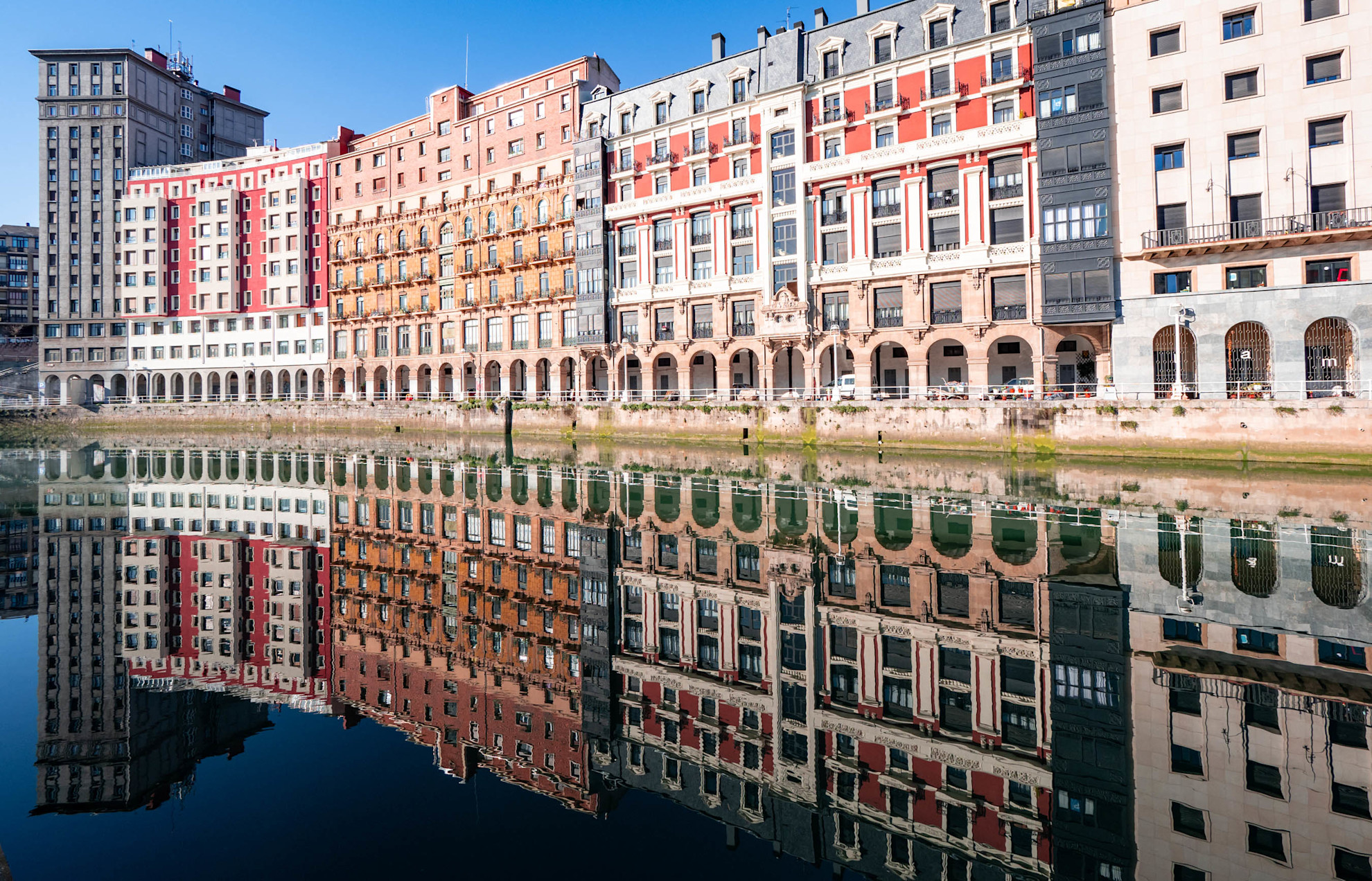 The Ría de Bilbao: once a symbol of the city’s industrial past, now a vibrant hub for visitors and recreational activities.