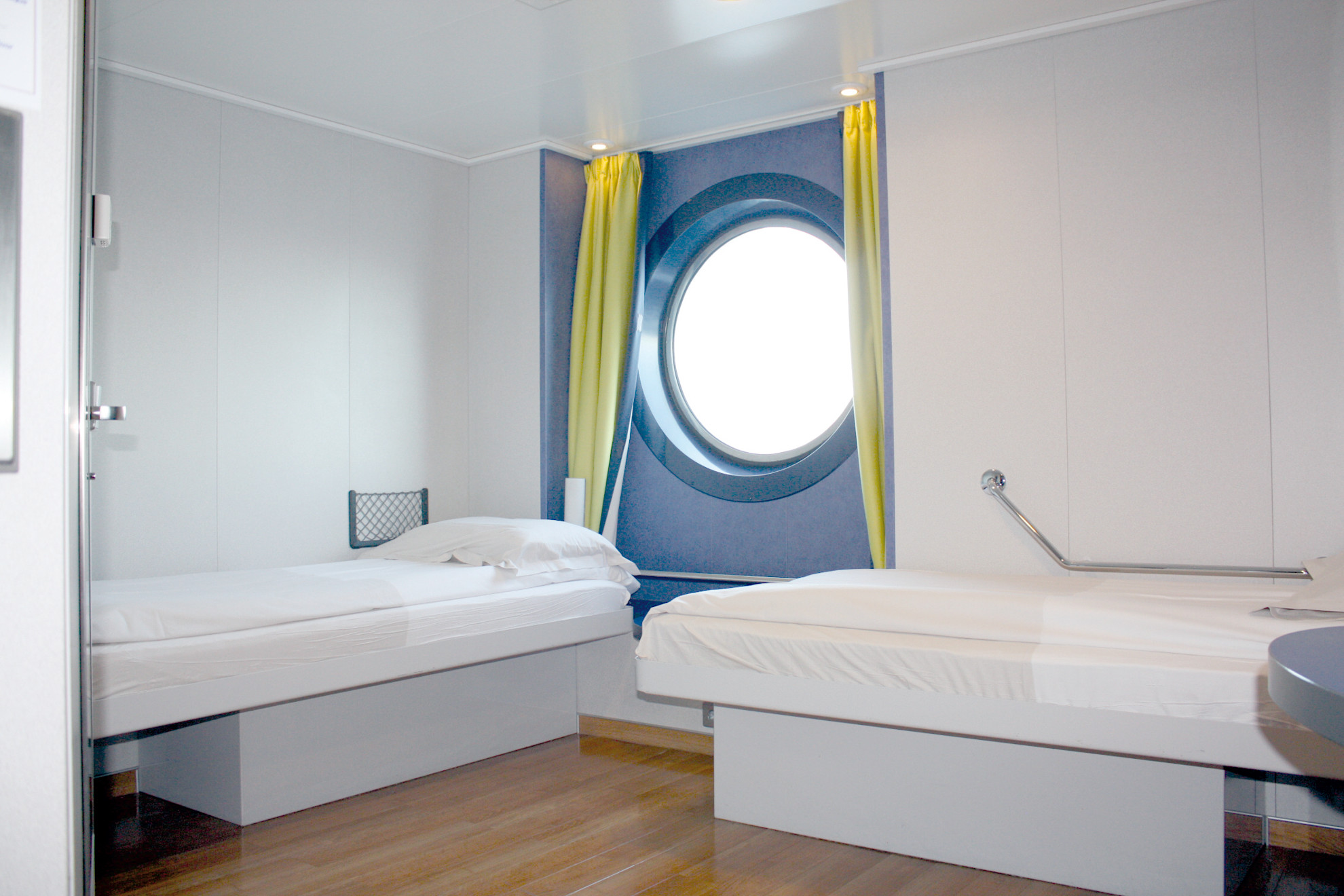 Wheelchair-accessible cabin