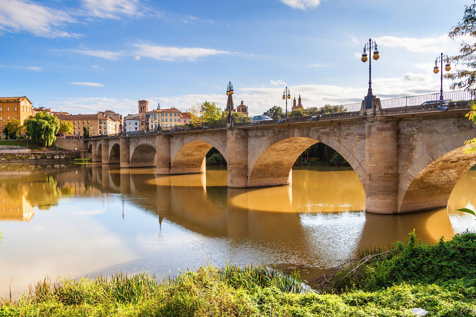 Puente de Piedra Stone bridge over the river Ebro in Logroño
