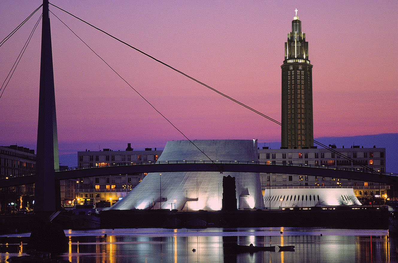 A photo of the Volcan Cultural CEntre in Le Havre at night